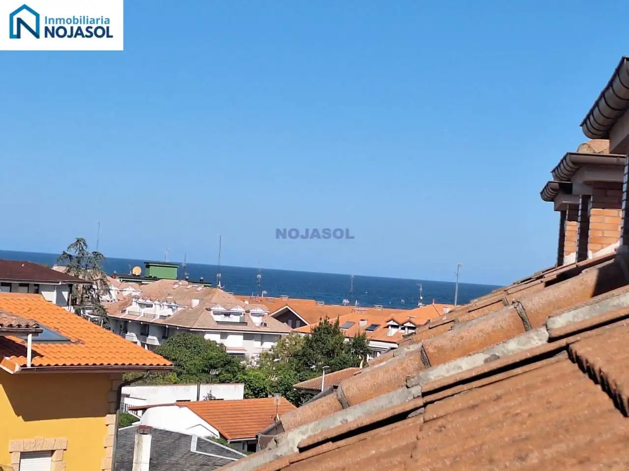 Vista exterior de Apartament en venda en Noja amb Calefacció, Terrassa i Moblat