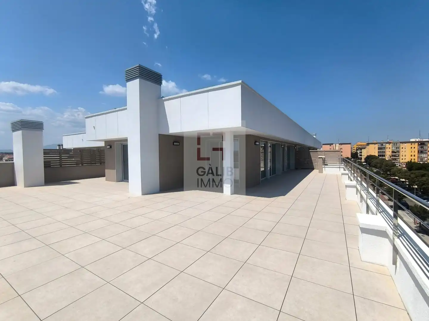 Terrasse von Dachboden zum Verkauf in Figueres mit Klimaanlage, Terrasse und Abstellraum