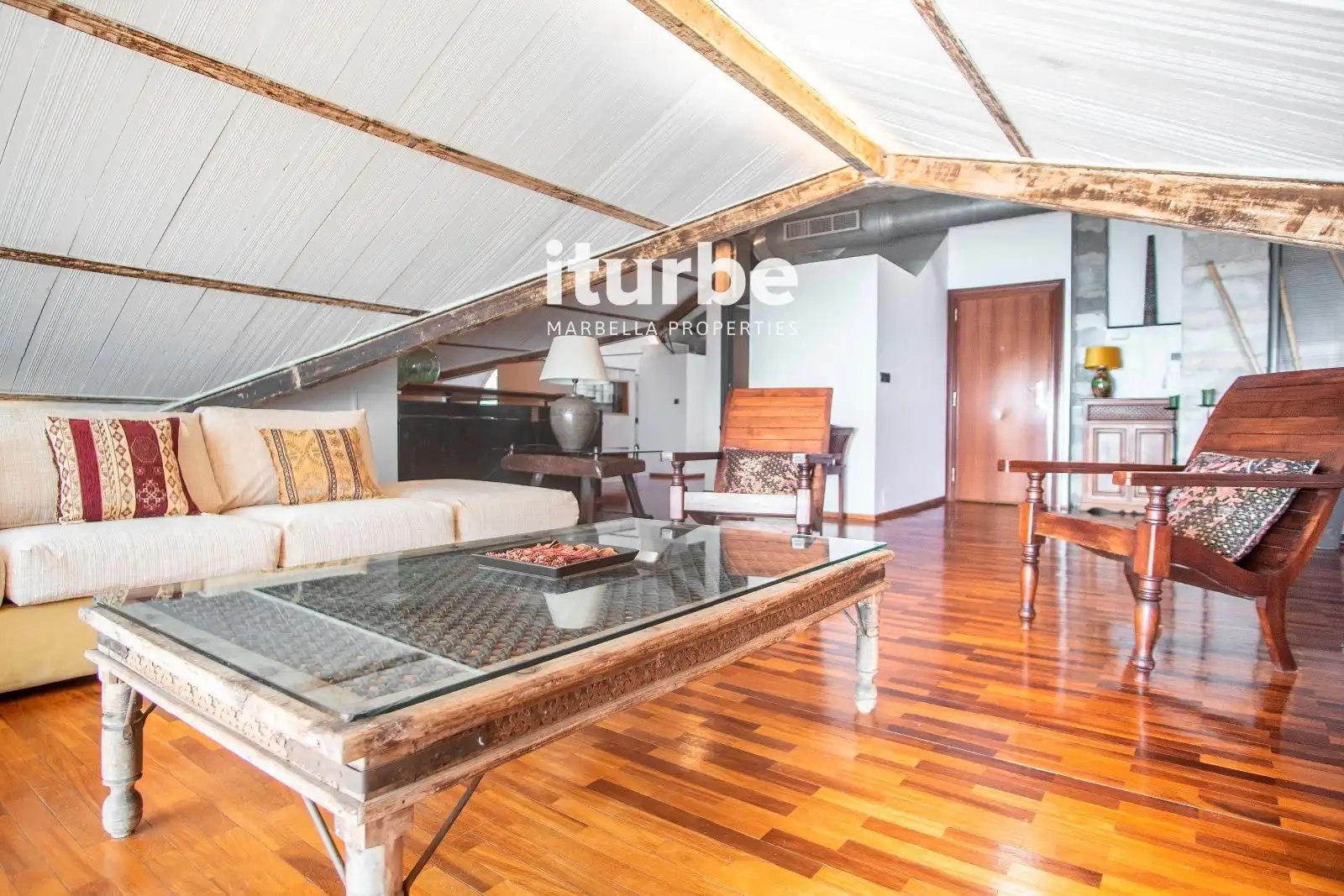 Wohnzimmer von Dachboden zur Miete in Fuengirola mit Klimaanlage, Terrasse und Möbliert
