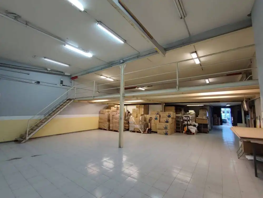 Fabrikhallen zum Verkauf in Zona Industrial