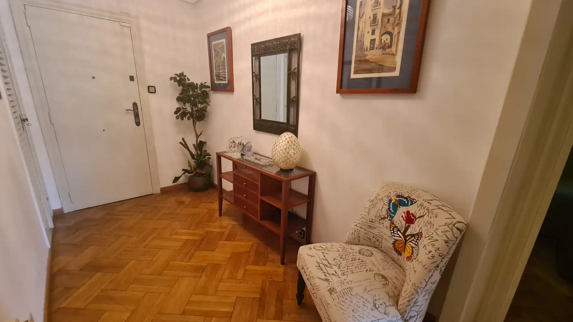 Wohnung zum Verkauf in Barcelona mit Heizung, Privatgarten und Parkett