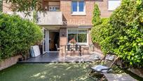 Jardí de Casa adosada en venda en Sant Cugat del Vallès amb Aire condicionat, Jardí privat i Piscina