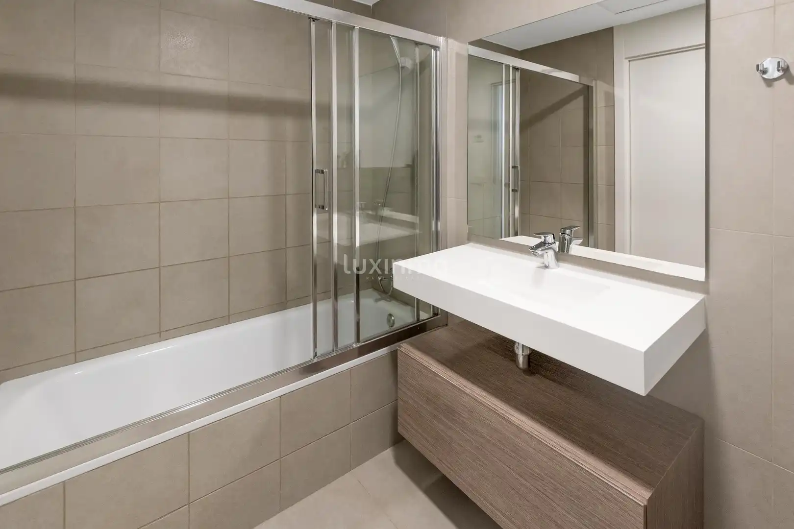 Badezimmer von Wohnung zum Verkauf in Villajoyosa / La Vila Joiosa mit Klimaanlage, Privatgarten und Terrasse