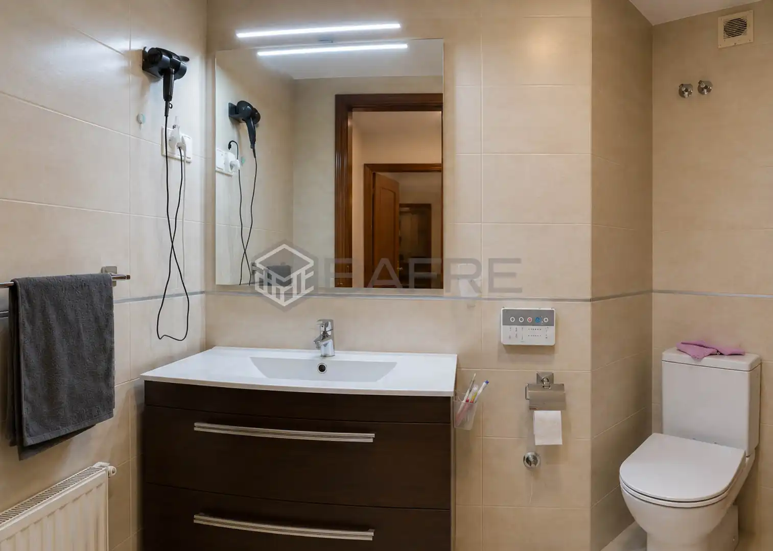 Baño de Piso en venta en Madrid con Calefacción y Piscina