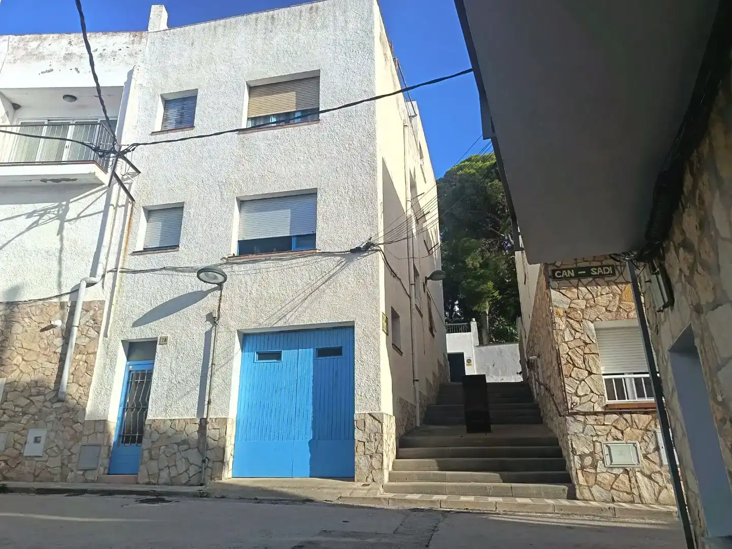Vista exterior de Casa adosada en venda en Llançà