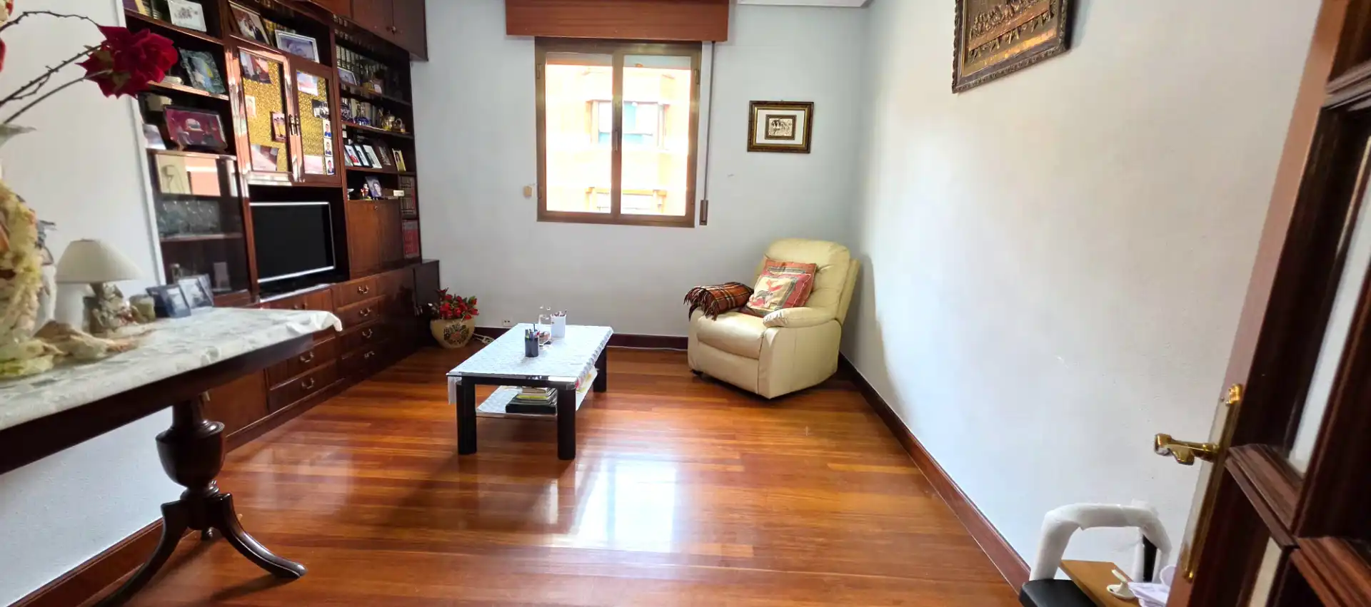 Living room of Flat for sale in Bilbao   with Storage room, Furnished and Oven