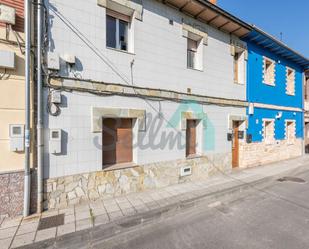 Vista exterior de Casa adosada en venda en Mieres (Asturias) amb Terrassa