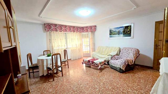 Piso en Alquiler en Carrer Abat Solà en Plaza Elíptica - República Argentina