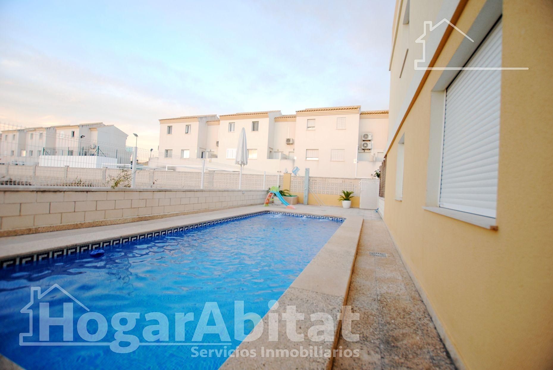 Swimming pool of Single-family semi-detached for sale in Oliva  with Terrace, Balcony and Alarm