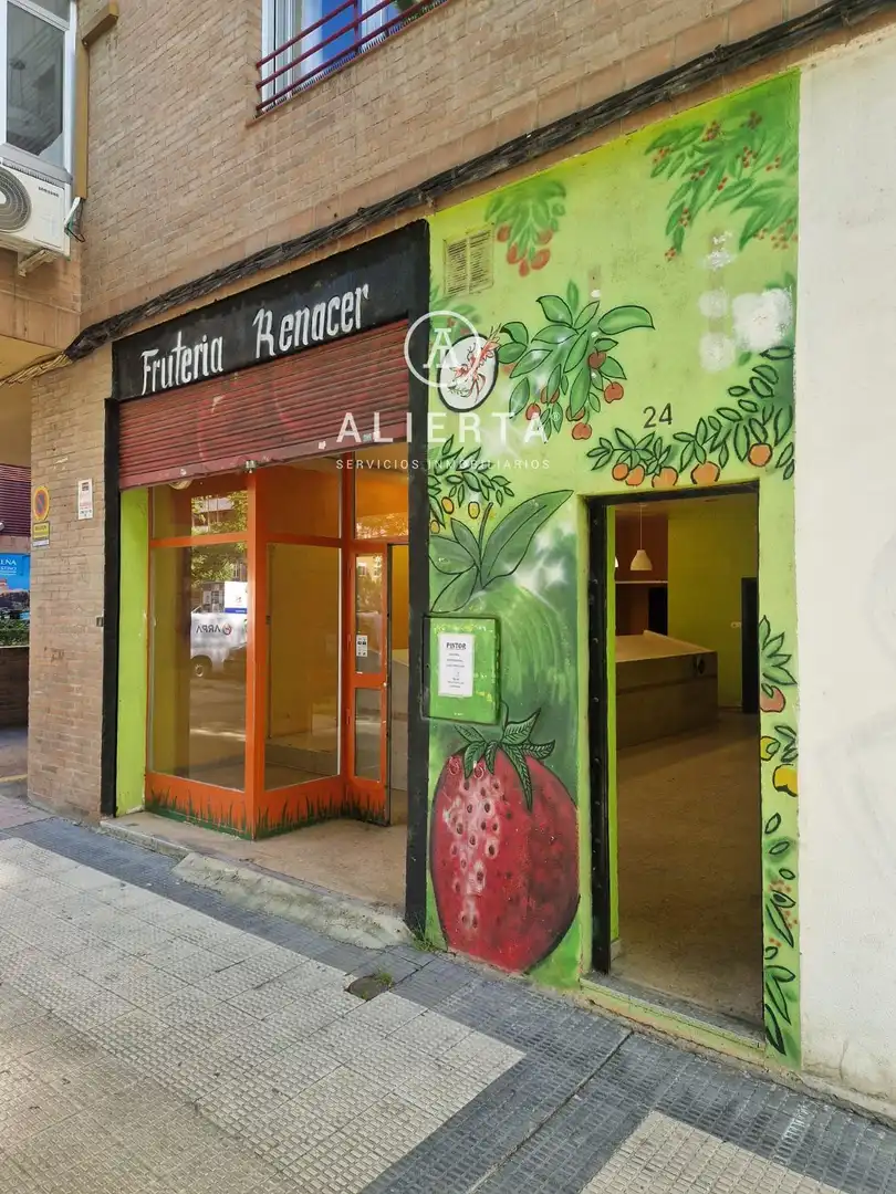 Local comercial de lloguer a Antón García Abril