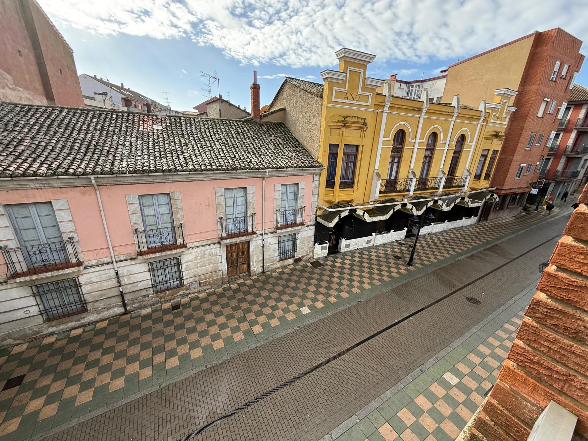 Außenansicht von Wohnung zum Verkauf in Valencia de Don Juan mit Heizung