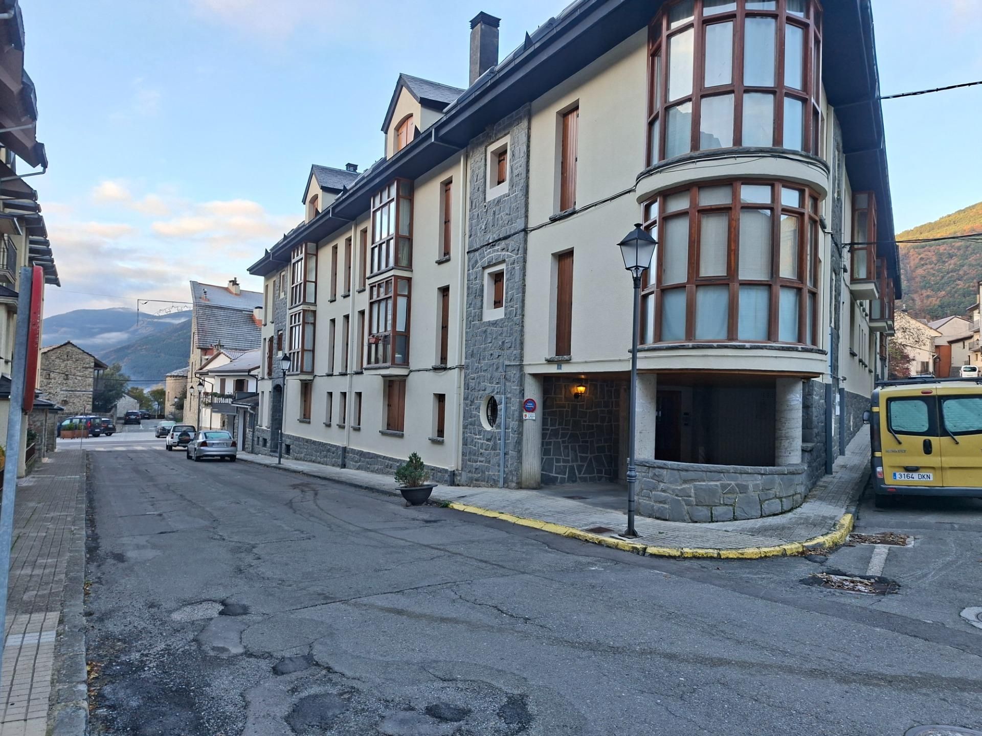 Außenansicht von Maisonette zum verkauf in Biescas mit Heizung