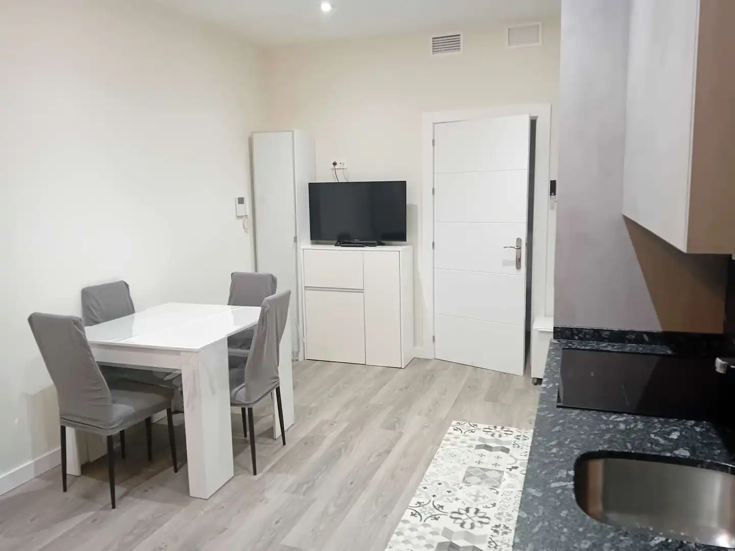 Sala d'estar de Apartament per a compartir en Zaragoza amb Aire condicionat, Terrassa i Moblat