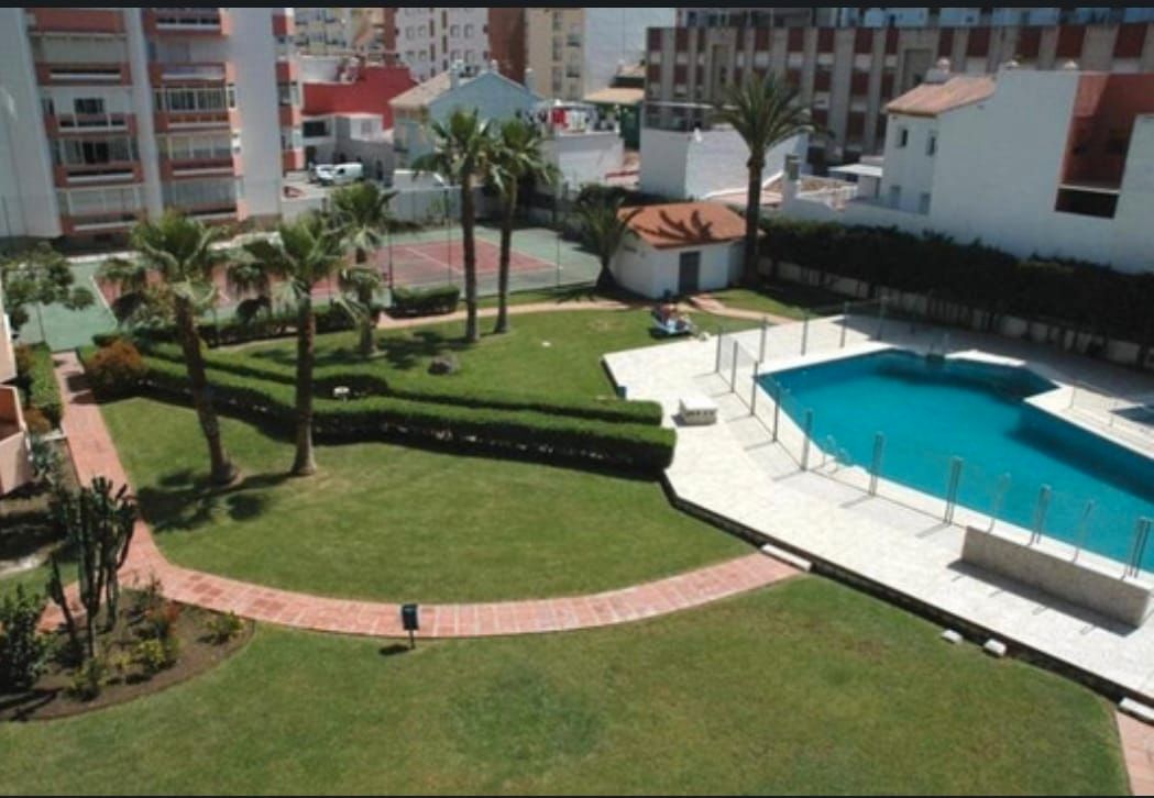 Piscina de Estudi en venda en Vélez-Málaga amb Aire condicionat, Calefacció i Terrassa