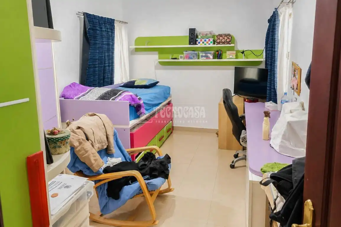 Habitación de Piso en venta en Ingenio con Amueblado