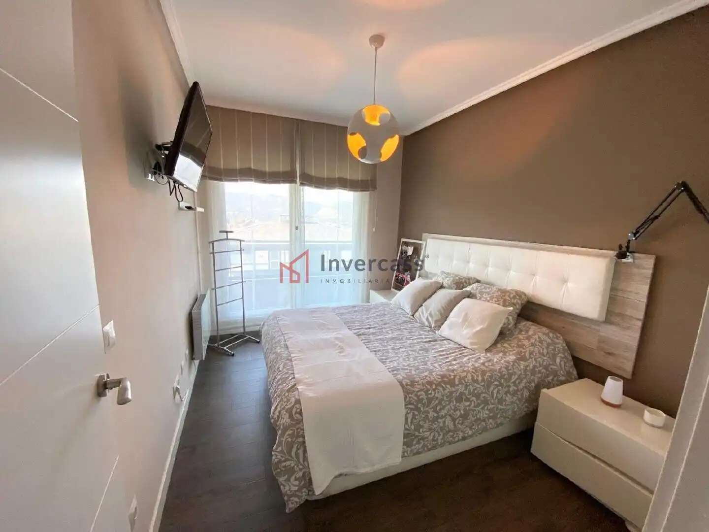 Habitación de Casa adosada en venta en Castro-Urdiales con Jardín privado, Trastero y Piscina comunitaria
