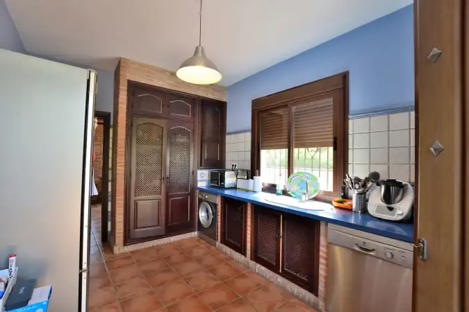 Cocina de Finca rústica en venta en Arriate con Jardín privado, Terraza y Piscina