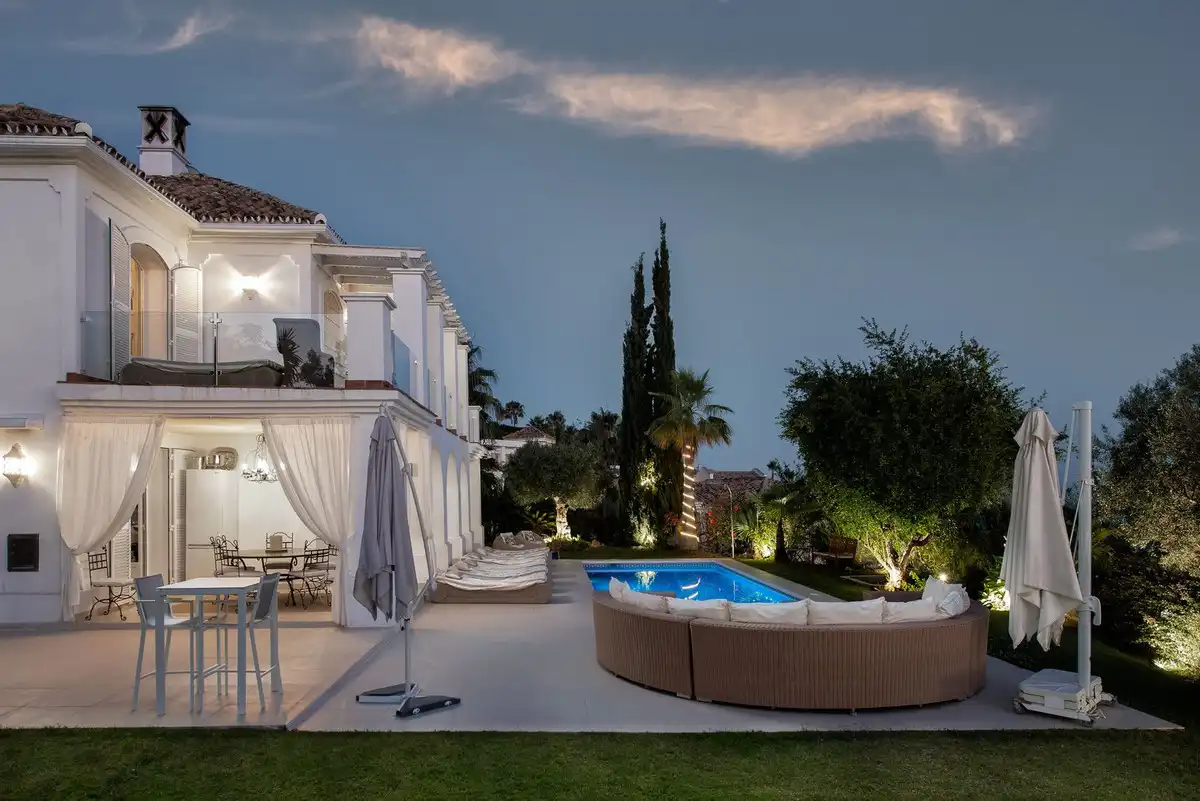 Terrace of Commercial properties for sale in Istán, Málaga