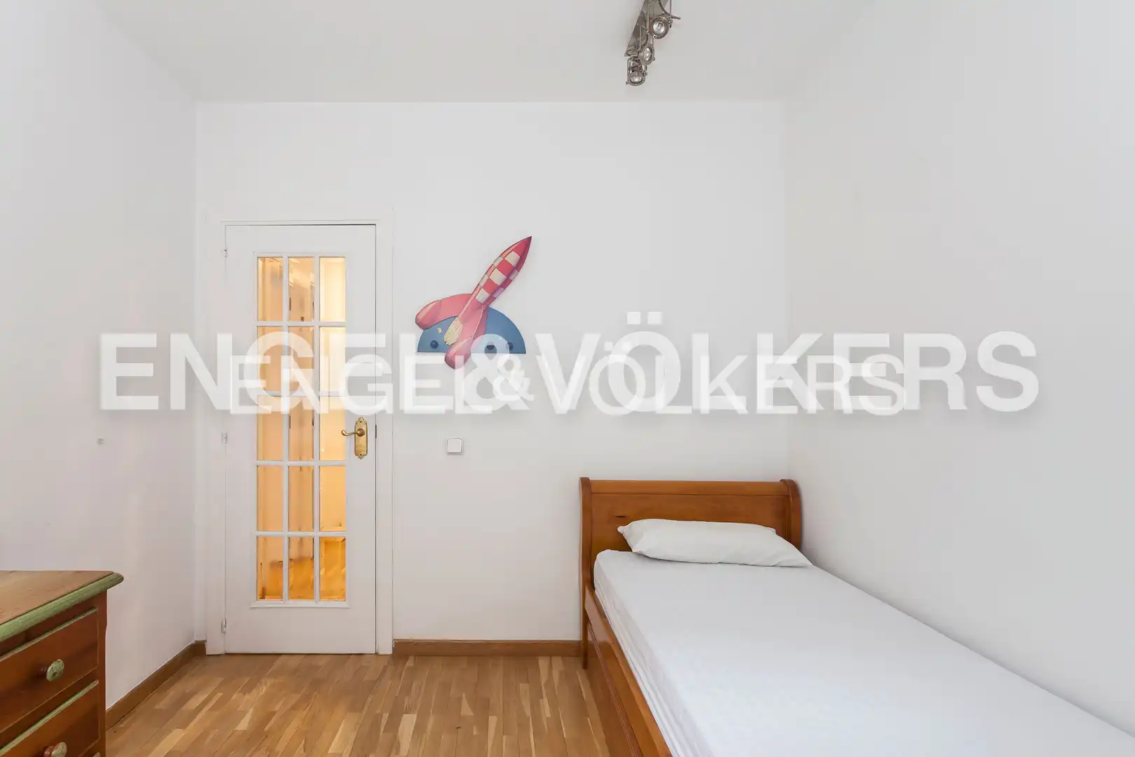 Bedroom of Flat for sale in Madrid  with Air Conditioner, Heating and Private garden