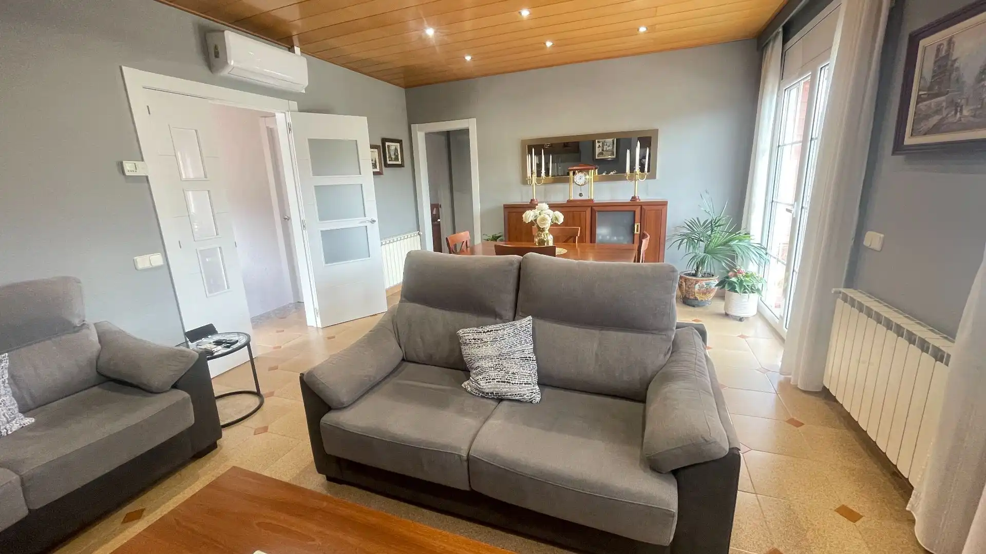 Sala d'estar de Casa o xalet en venda en Rubí amb Calefacció, Jardí privat i Terrassa