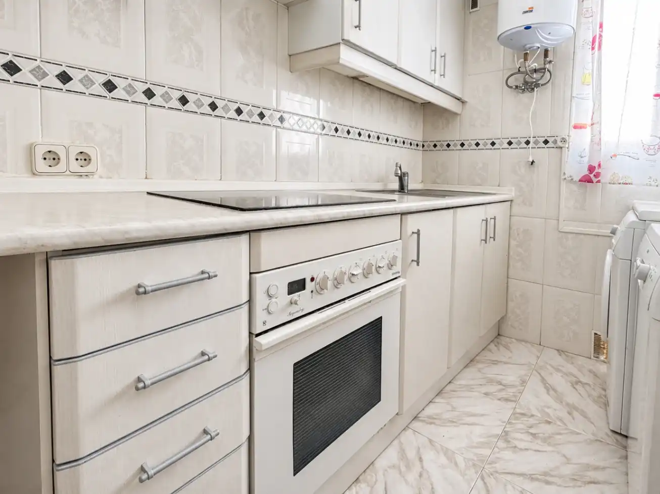 Cuina de Apartament en venda en Madrid amb Aire condicionat i Terrassa