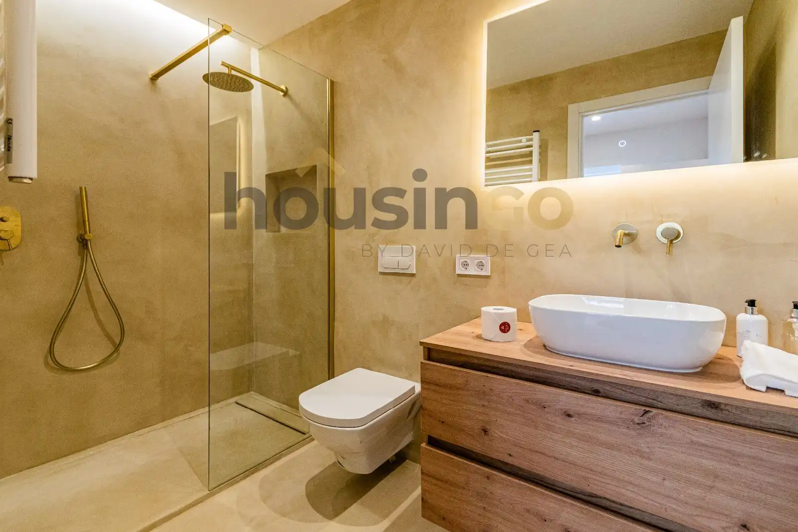 Bathroom of Flat for sale in Madrid  with Air Conditioner, Heating and Parquet flooring
