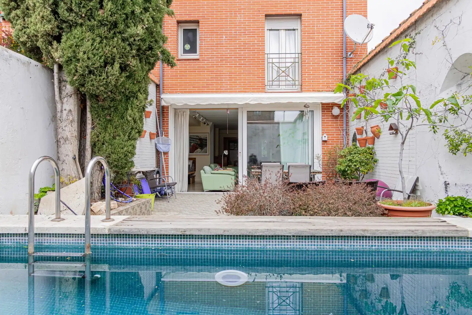 Piscina de Casa adosada en venda en Tres Cantos amb Calefacció, Terrassa i Traster