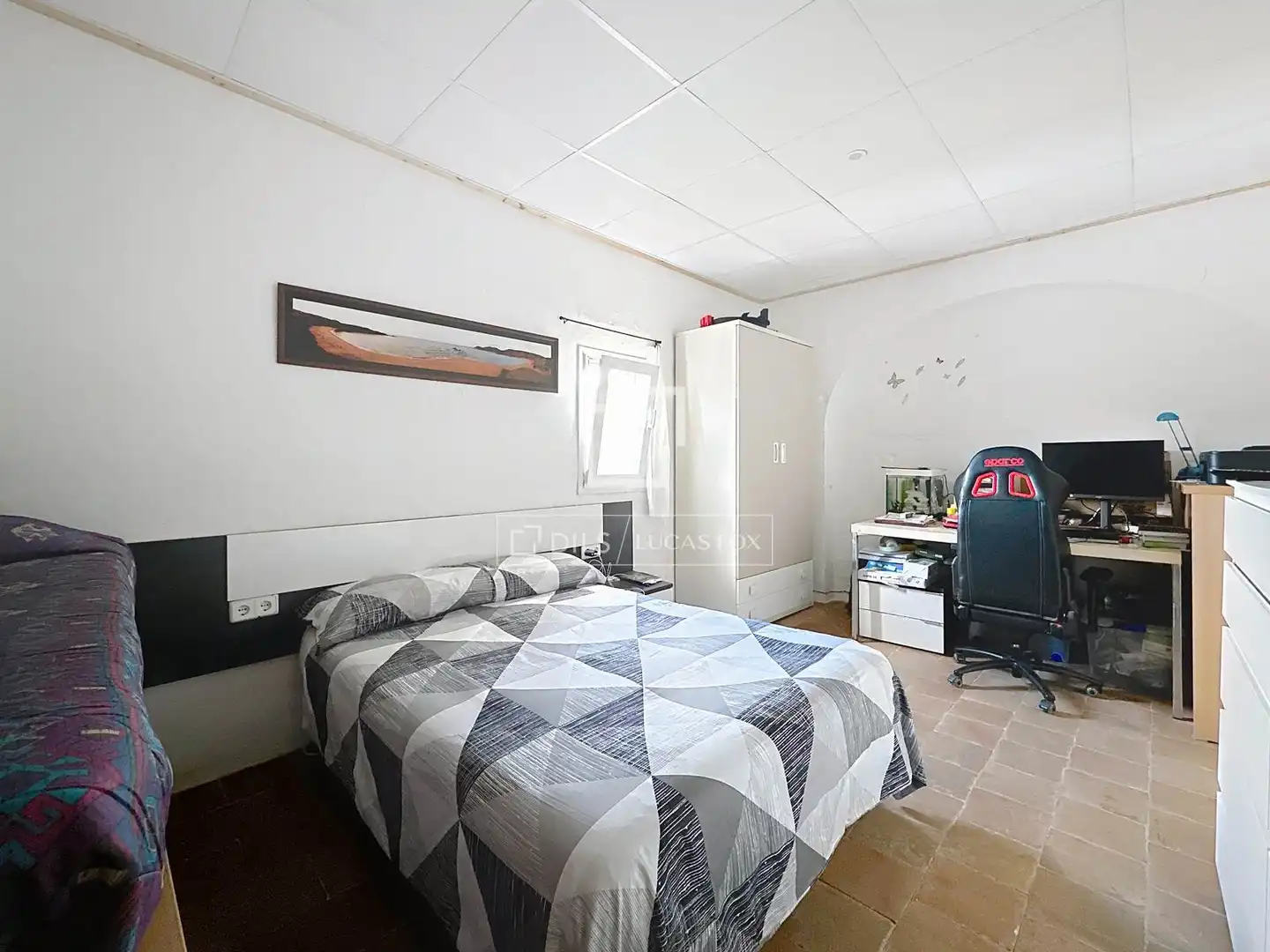 Schlafzimmer von Country house zum Verkauf in Es Castell mit Privatgarten, Abstellraum und Balkon