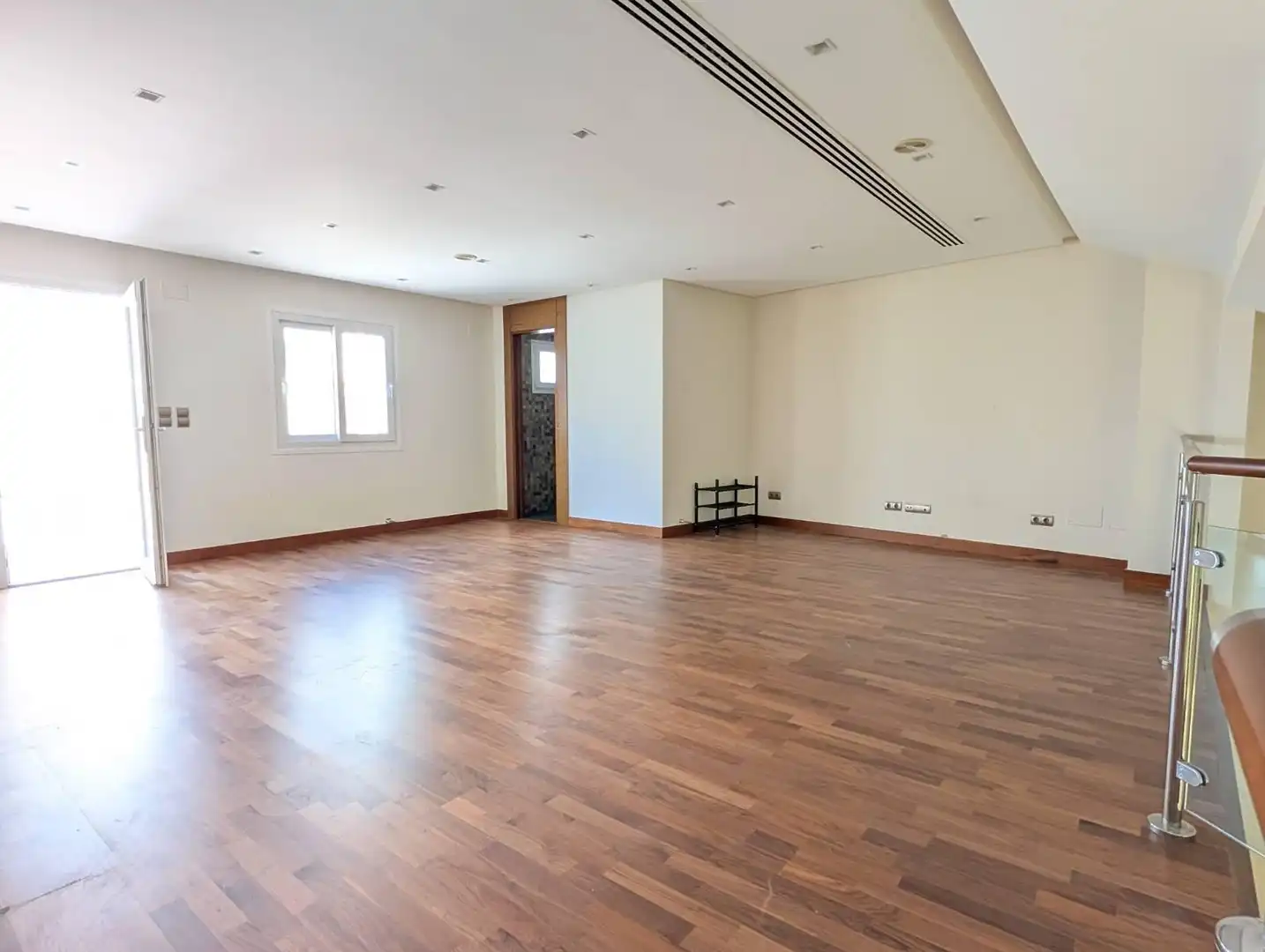 Sala d'estar de Àtic de lloguer en Alicante / Alacant amb Calefacció, Parquet i Terrassa