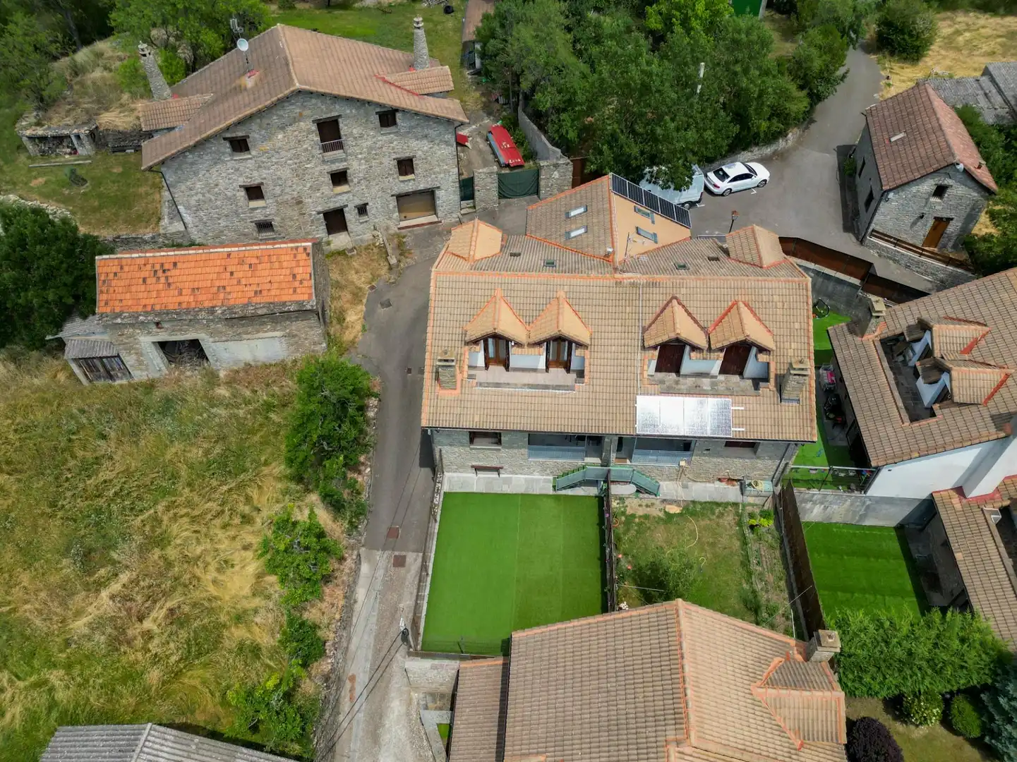 Vista exterior de Casa o xalet en venda en Sabiñánigo amb Calefacció, Jardí privat i Terrassa