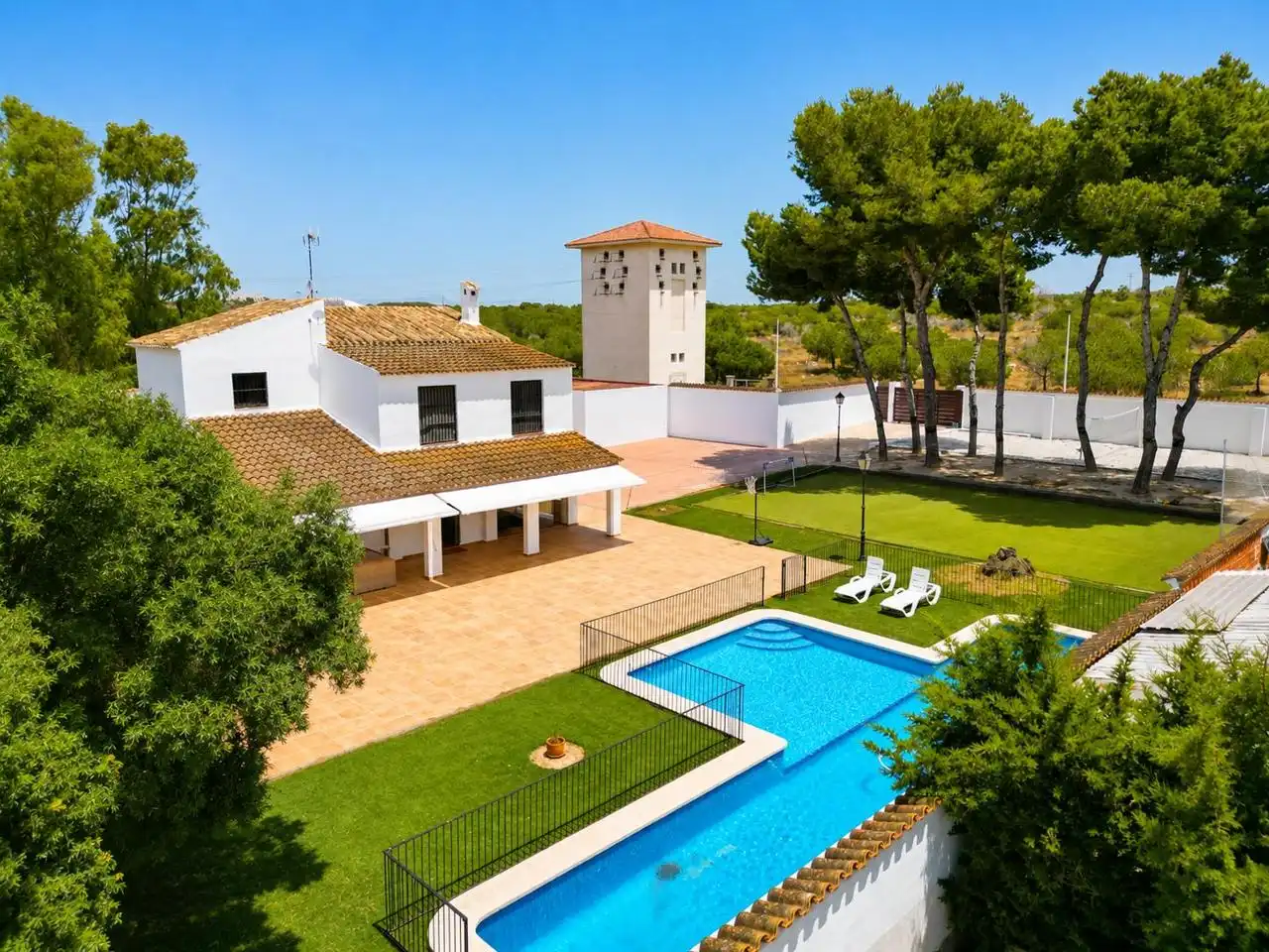 Vista exterior de Casa o chalet en venta en Santa Pola con Calefacción, Jardín privado y Parquet