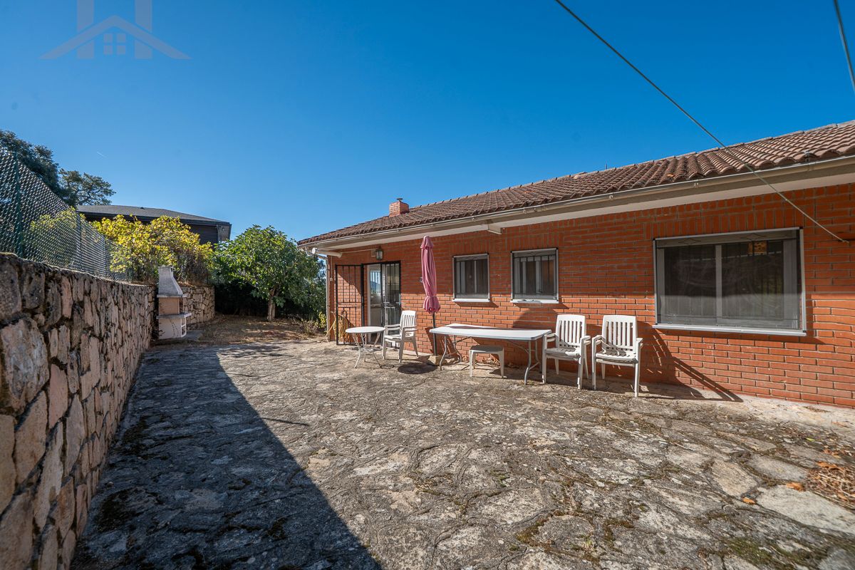 Exterior view of Single-family semi-detached for sale in Robledo de Chavela  with Air Conditioner, Heating and Private garden