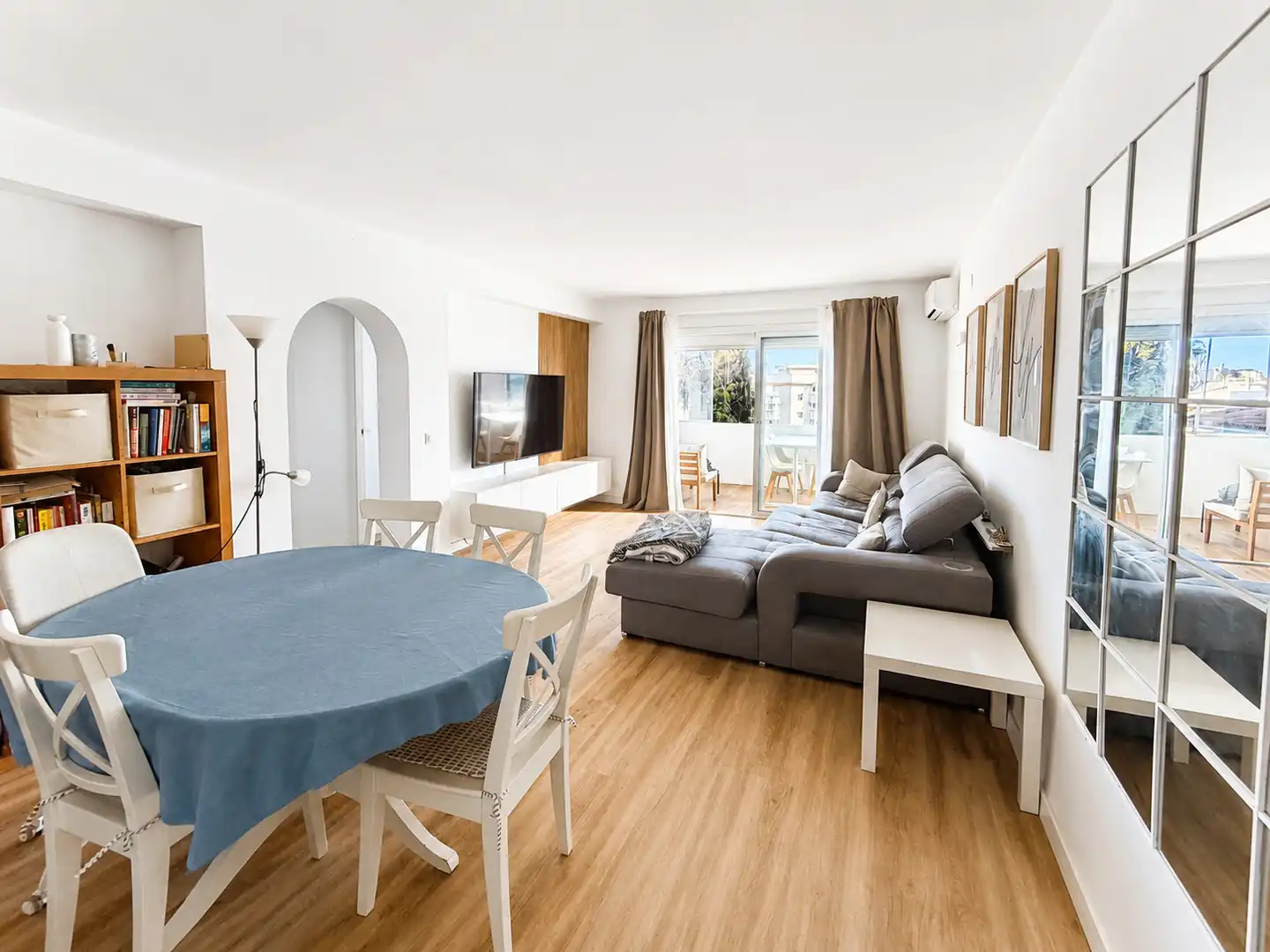 Sala de estar de Piso en venta en Fuengirola con Aire acondicionado, Terraza y Amueblado