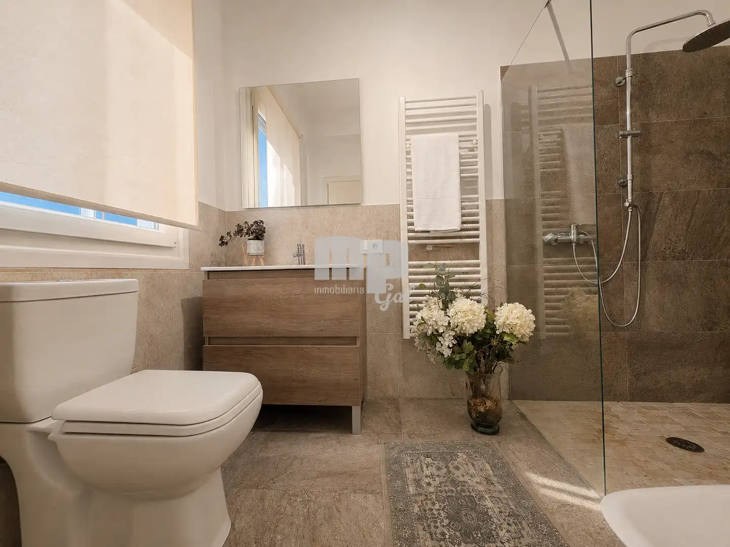 Baño de Piso en venta en Vigo  con Calefacción, Terraza y Trastero