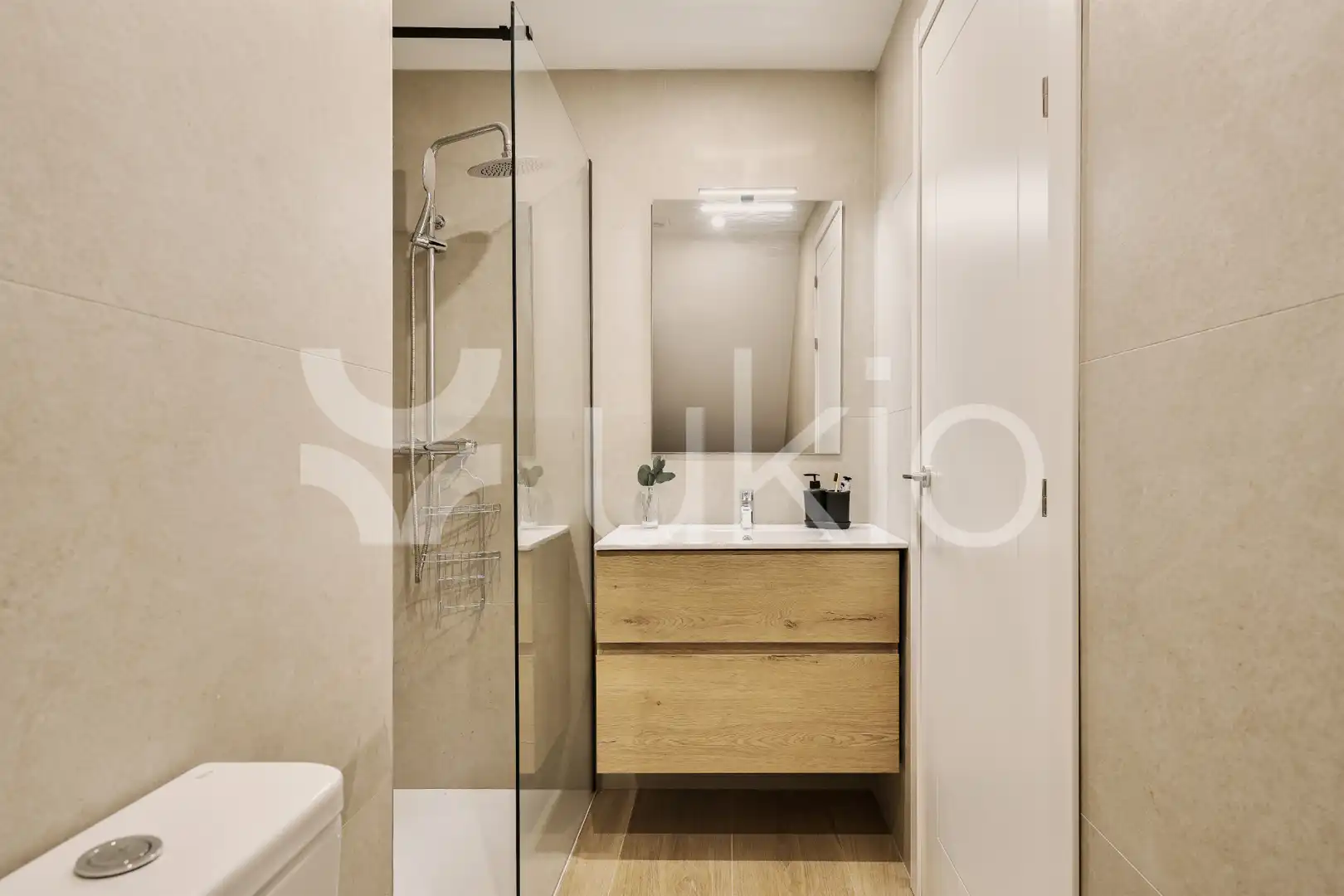 Baño de Apartamento de alquiler en Madrid con Calefacción, Terraza y Piscina