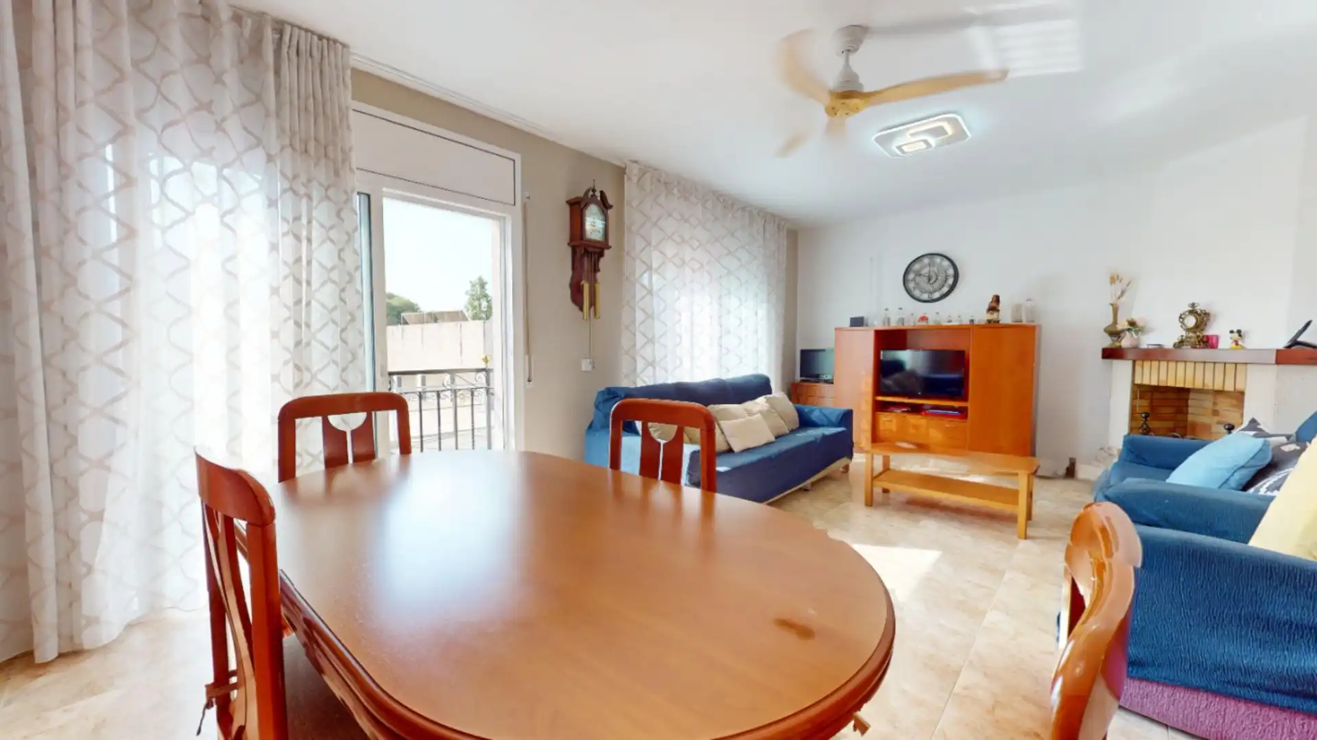 Habitación de Casa adosada en venta en Vilanova i la Geltrú con Calefacción y Terraza