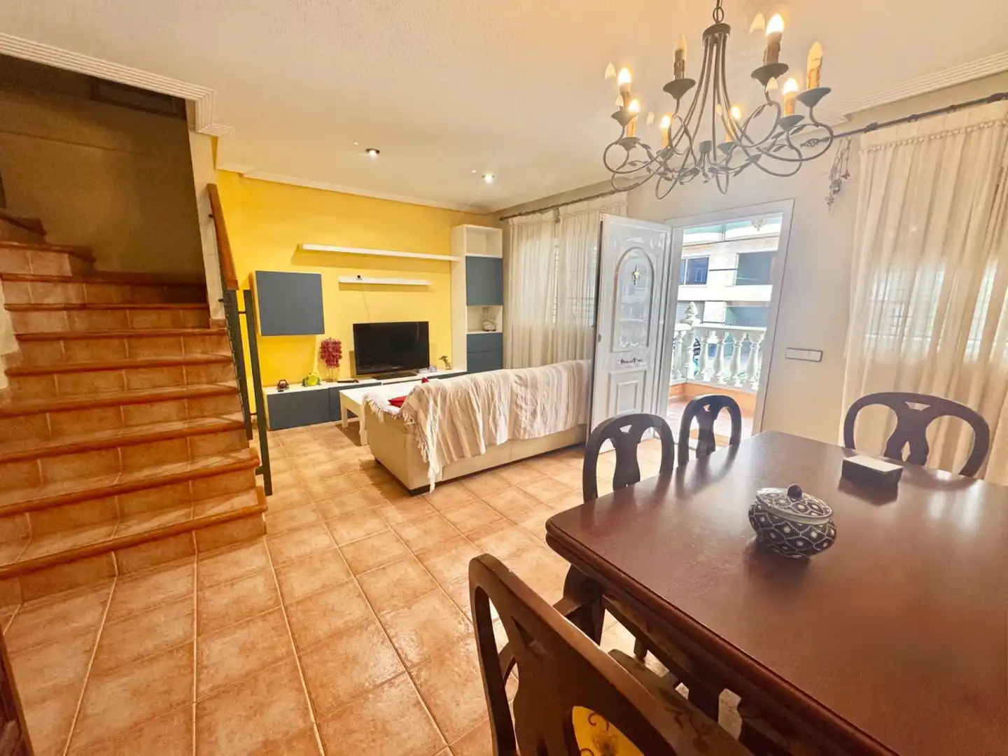 Sala de estar de Casa adosada en venta en Orihuela con Calefacción, Terraza y Trastero