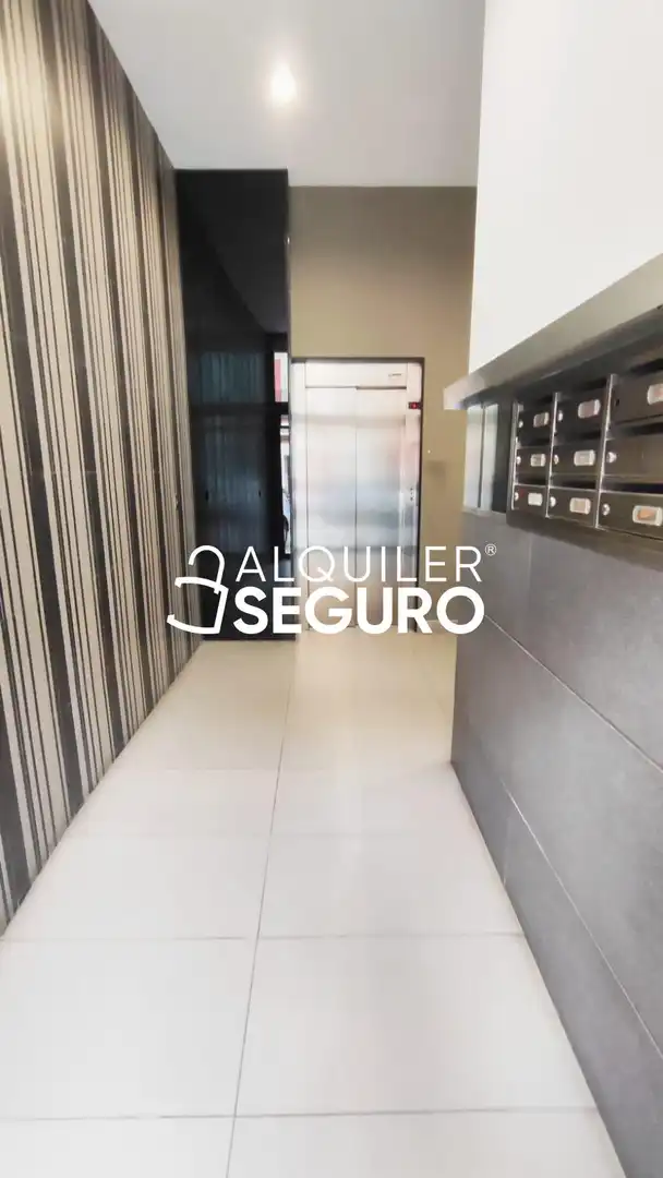 Study for rent in Valencia  with Air Conditioner