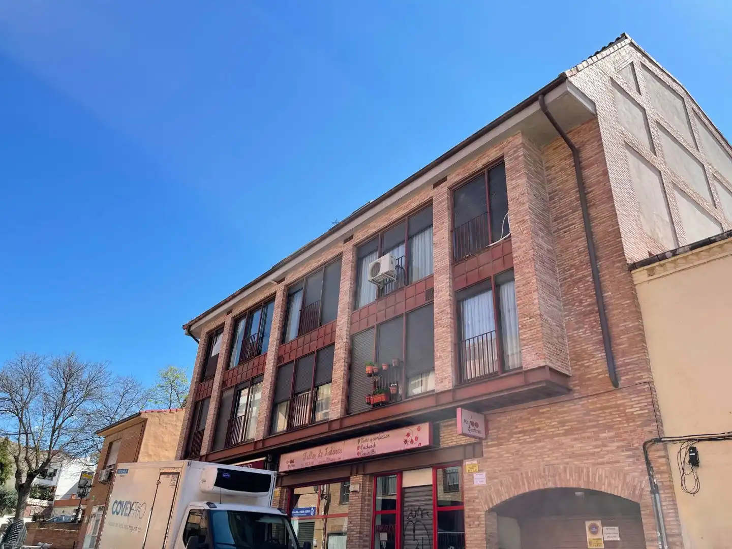 Studio with lift to rent in Luis Bejar 22