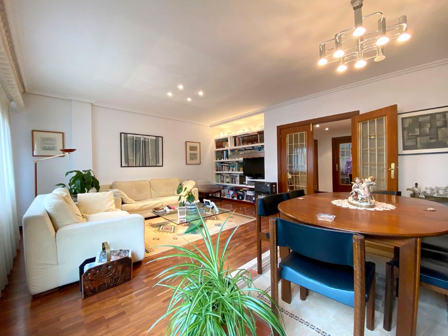 Sala de estar de Casa o chalet en venta en Vitoria - Gasteiz con Calefacción, Jardín privado y Parquet