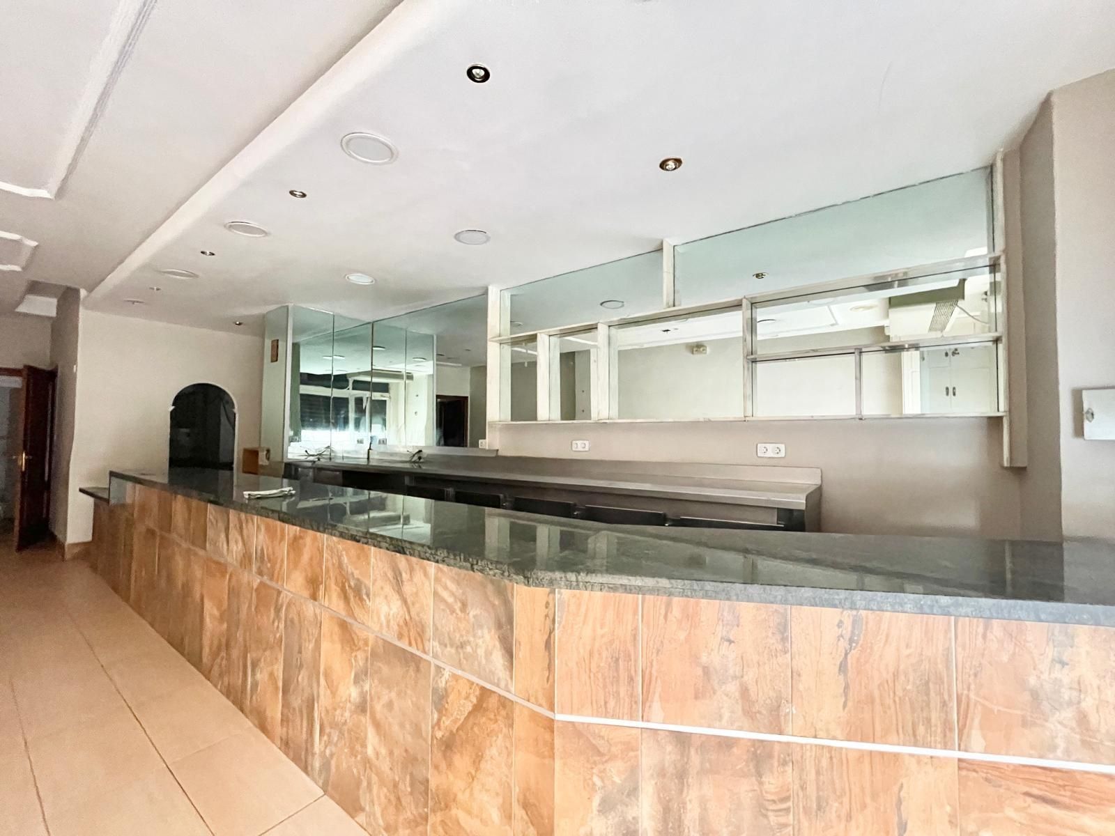 Premises to rent in  Granada Capital