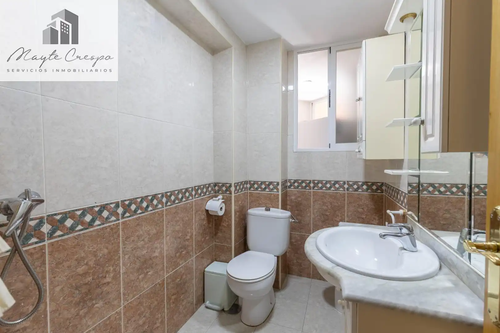 Baño de Piso en venta en Granada con Terraza, Amueblado y Balcón