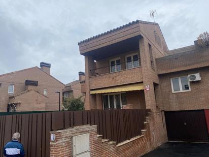 Exterior view of House or chalet for sale in Miguelturra  with Air Conditioner, Heating and Terrace