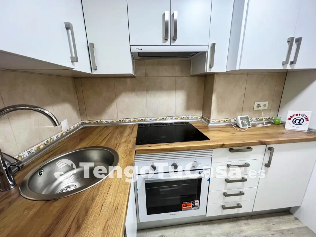 Kitchen of Flat for sale in Madrid  with Air Conditioner, Furnished and Oven