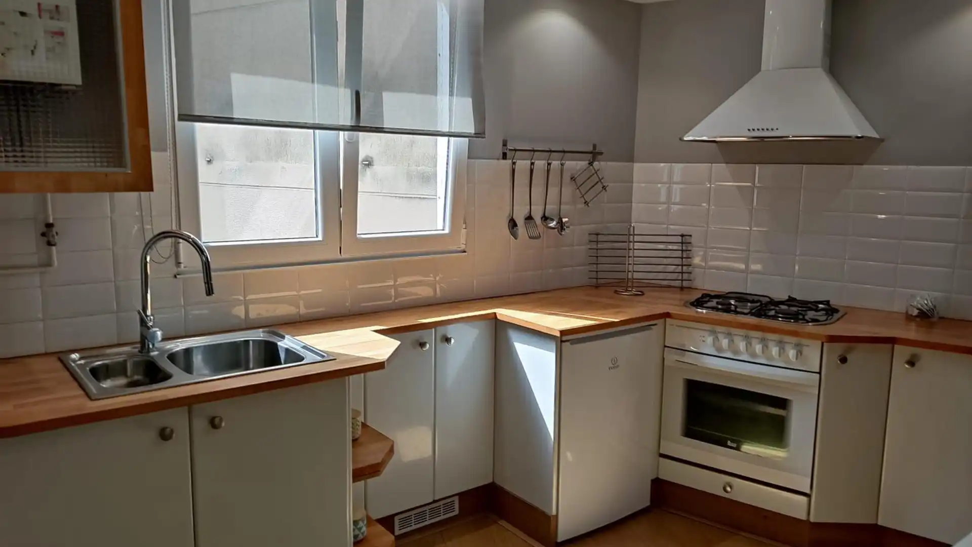 Cocina de Piso de alquiler en Santiago de Compostela  con Calefacción, Parquet y Amueblado