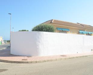 Vista exterior de Casa o xalet en venda en Torrevieja amb Aire condicionat, Jardí privat i Moblat