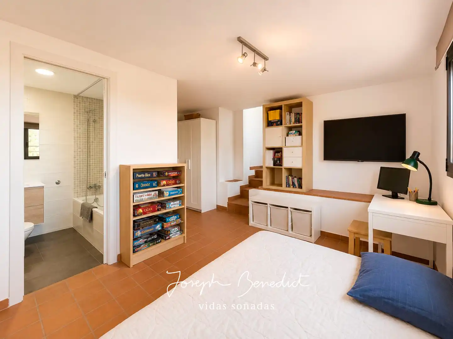 Bedroom of Houses for sale in Torrelles de Llobregat  with Air Conditioner, Heating and Private garden