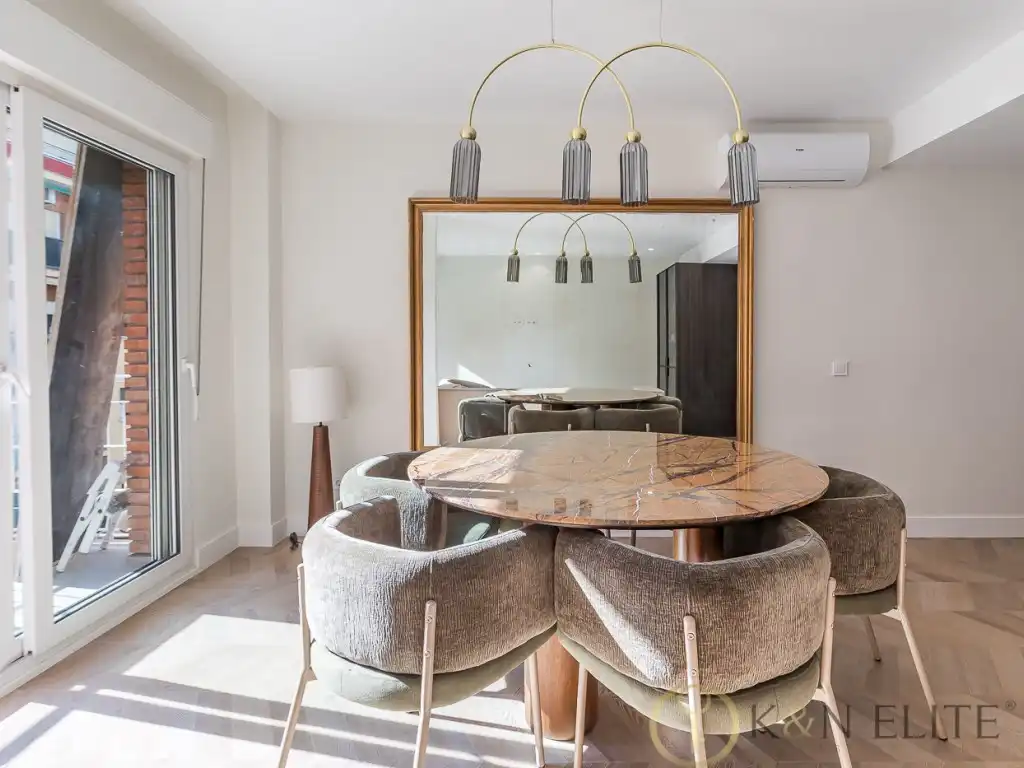 Dining room of Flat for sale in Chamartín