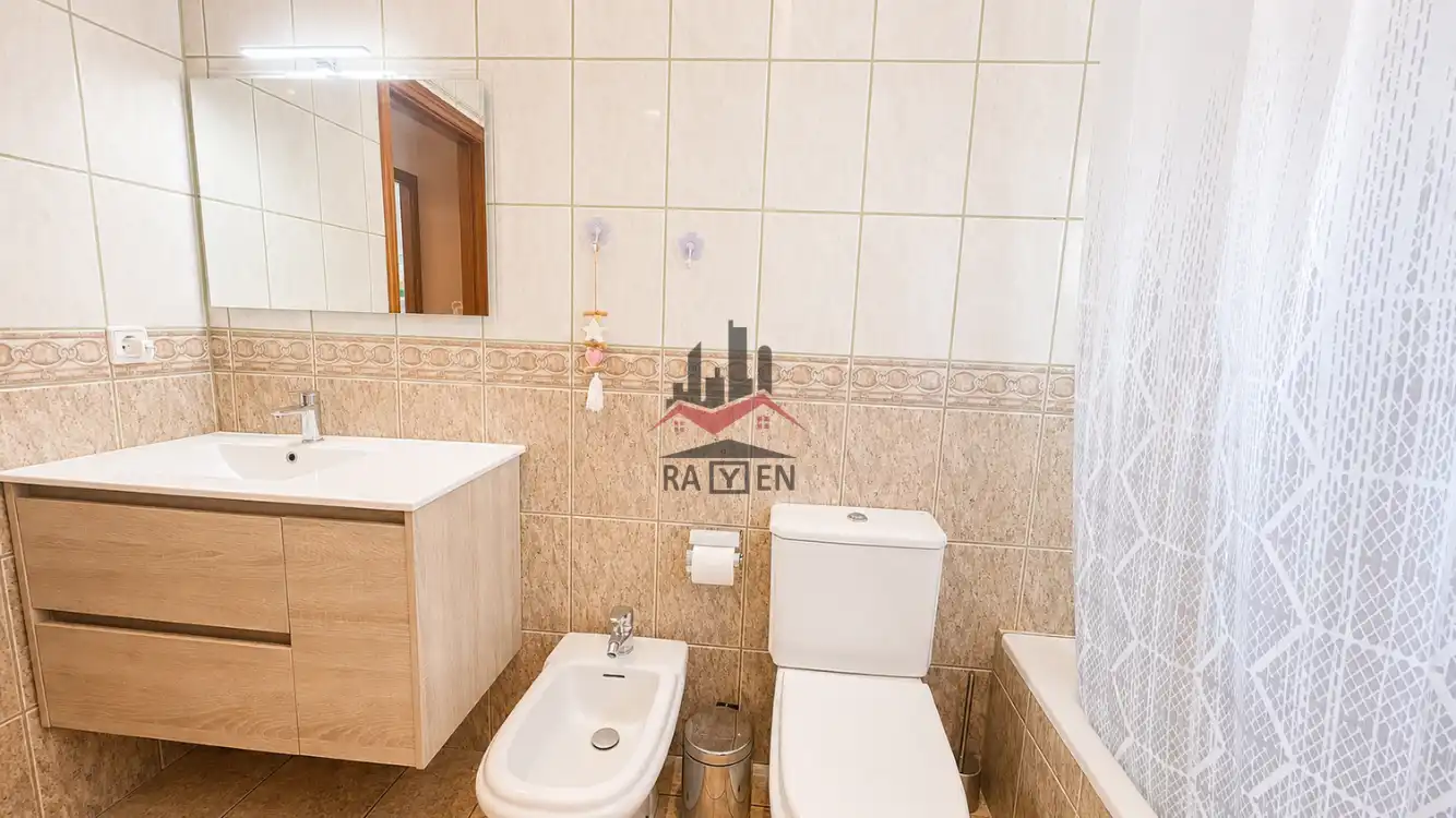 Casa adosada en venda a Avinyonet de Puigventós