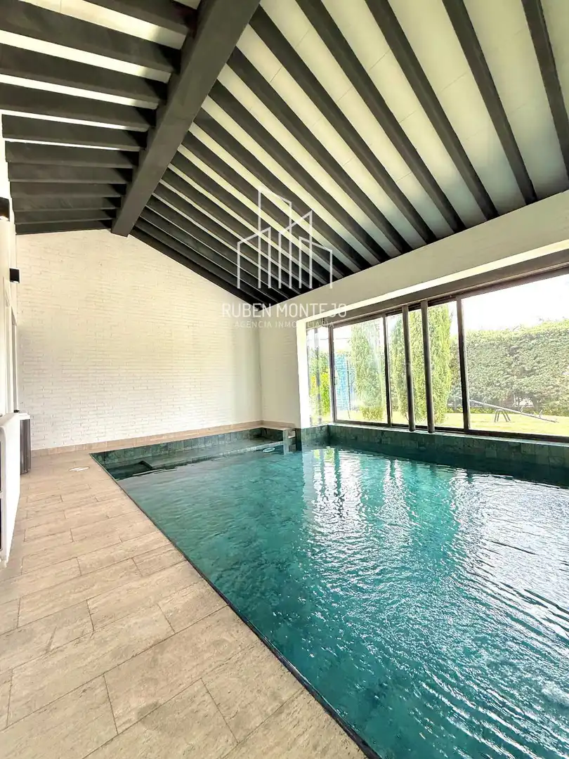 Piscina de Casa o xalet en venda en Carbajosa de la Sagrada amb Calefacció, Jardí privat i Piscina
